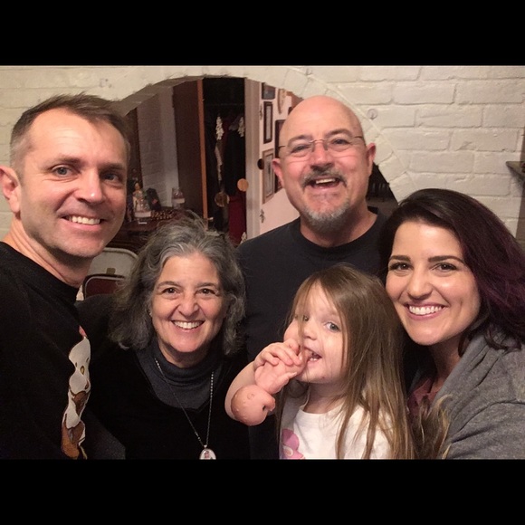 Meet your Posher, Mona Lisa. Share this & other listings I’ll share back🙏💙💛 - Picture 6 of 16